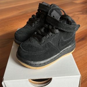 Infant 4c Air Force 1 mid black suede gum sole